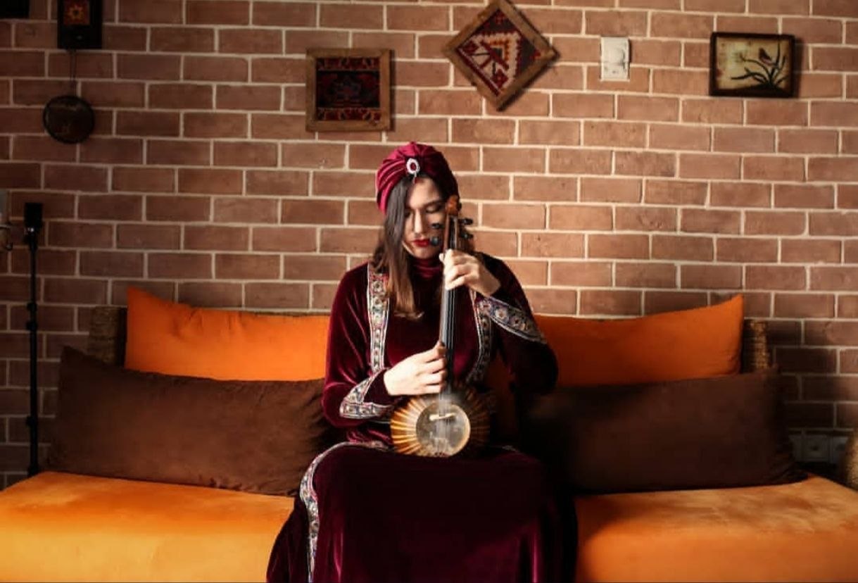 کمانچه، ویولن: روژان محمدی